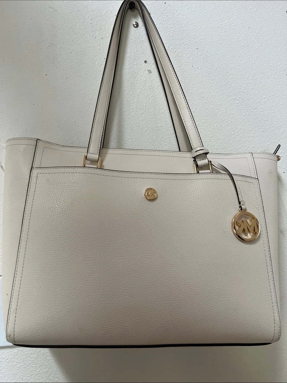 Michael Kors Pebbled Leather Tote in Light Gray and White set